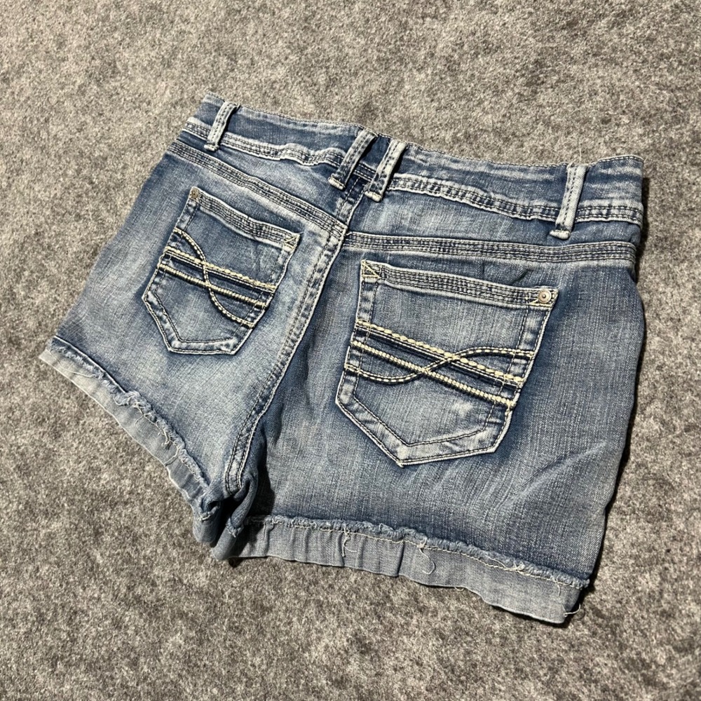 WallFlower Medium Wash Denim Shorts Blue Embroidered Pockets Size 13